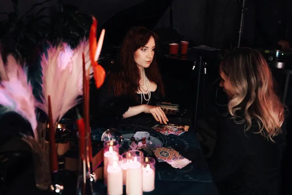 Частный вечер Rich Witch Agency при свечах